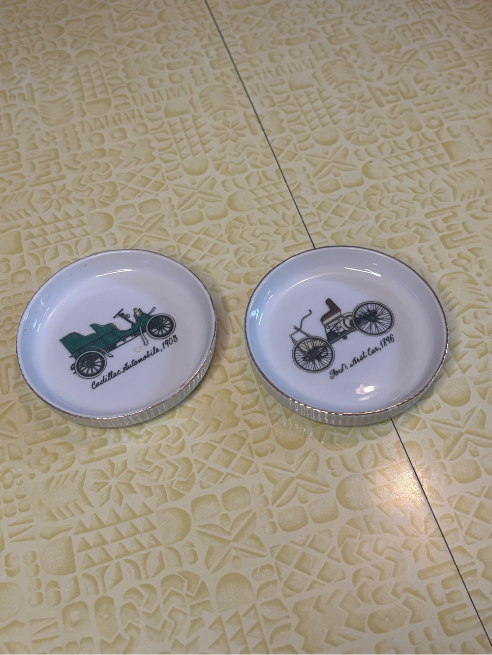 Vintage Automobile Trinket Dishes/ coasters - Green & White Motif - Picture 2 of 6